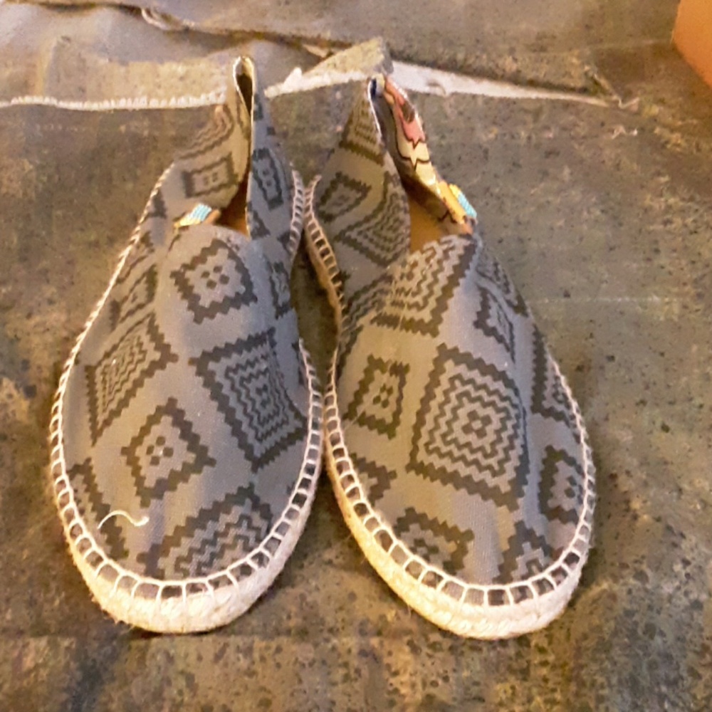 Shoes - Picture 3 of 4
